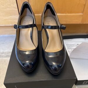 NIB Naturalizer Mary Jane  navy patent heels 6.5 wide *New*
